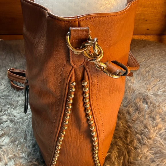 Jessica Simpson Camile Convertible Hobo Bag. Shoulder or crossbody style - Picture 6 of 9